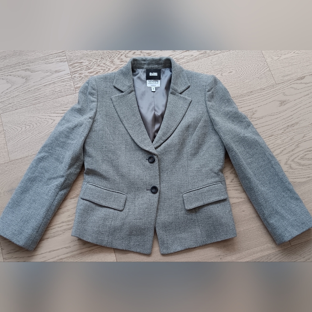 ARMANI COLLEZIONI Gray Ruffled Wool Suit Size 40 or 8 - Picture 2 of 9